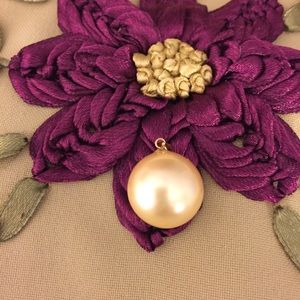 💕DON💕13MM PEARL(not real) WITH 10K Gold clasp.